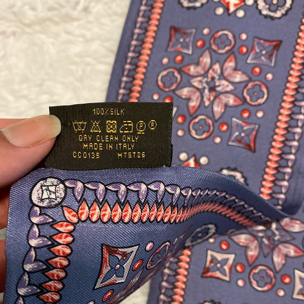 New Authentic Louis Vuitton Bandeau❗️ - Picture 4 of 4